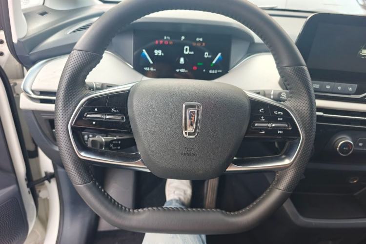 Used Bestune NAT 2022 Comfortable Travel Rental Edition Audio And AC Panel
