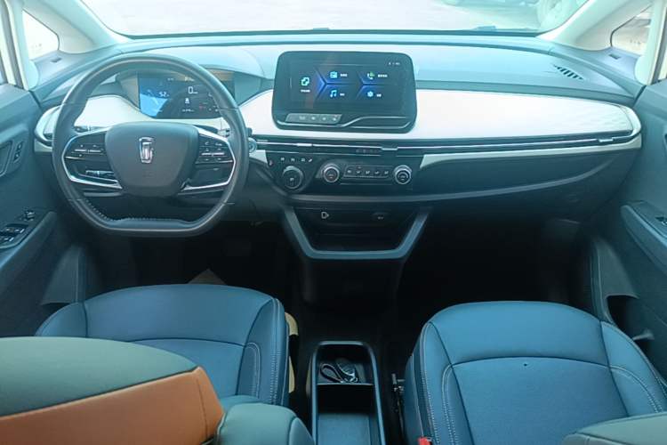 Used Bestune NAT 2022 Comfortable Travel Battery-Swap Version 100kW 401km Center Console