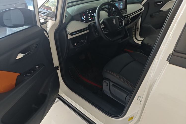 Used Bestune NAT 2022 Comfortable Travel Battery-Swap Version 100kW 401km Driver Seat