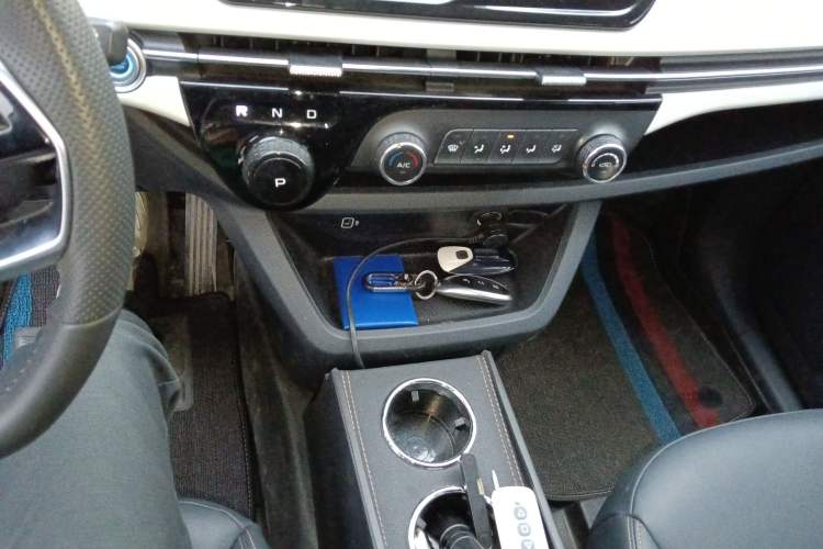Used Bestune NAT 2022 Comfortable Travel Battery-Swapping Taxi Version Gear Lever