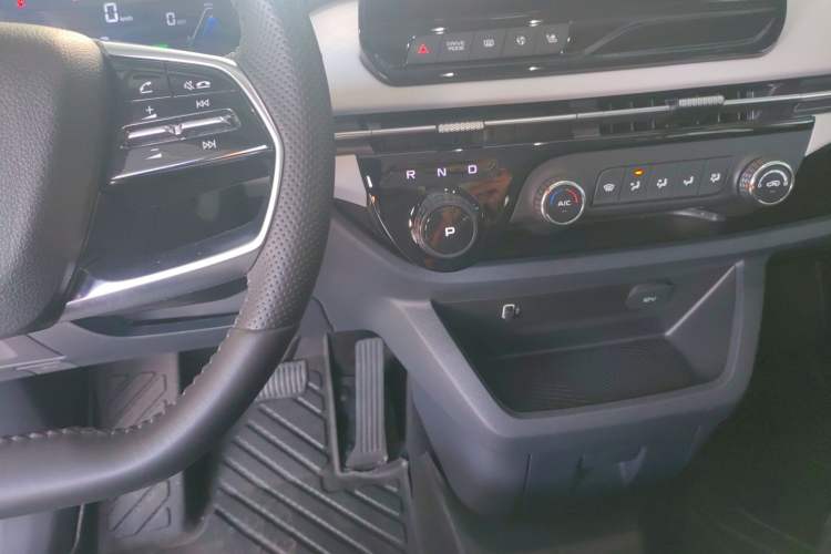 Used Bestune NAT 2022 Comfortable Travel Battery-Swap Version 100kW 401km Gear Lever