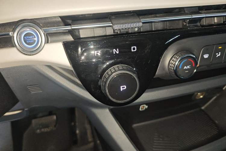 Used Bestune NAT 2022 Comfortable Travel Battery-Swap Version 100kW 401km Gear Lever
