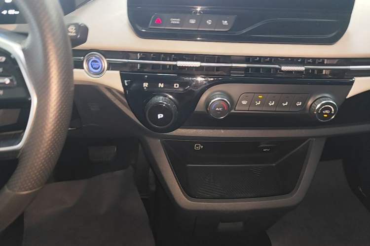 Used Bestune NAT 2022 Comfortable Travel Rental Edition Gear Lever