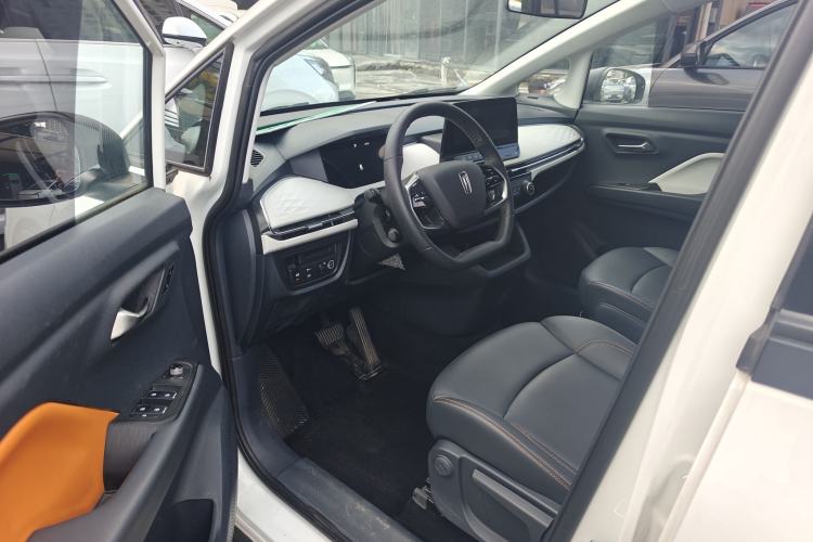 Used Bestune NAT 2022 Comfortable Travel Rental Edition Interior 2