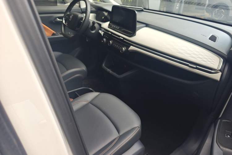Used Bestune NAT 2022 Comfortable Travel Rental Edition Interior 6