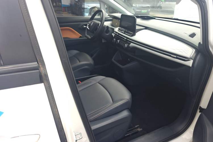 Used Bestune NAT 2022 Comfortable Travel Rental Edition Interior 6