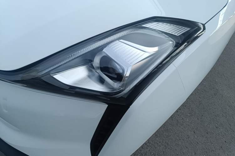 Used Bestune NAT 2022 Comfortable Travel Battery-Swap Version 100kW 401km Left Front Headlight