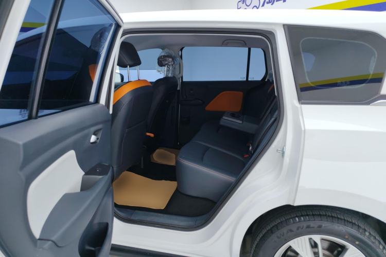 Used Bestune NAT 2022 Comfortable Travel Battery-Swap Version 100kW 401km Left Rear Seat