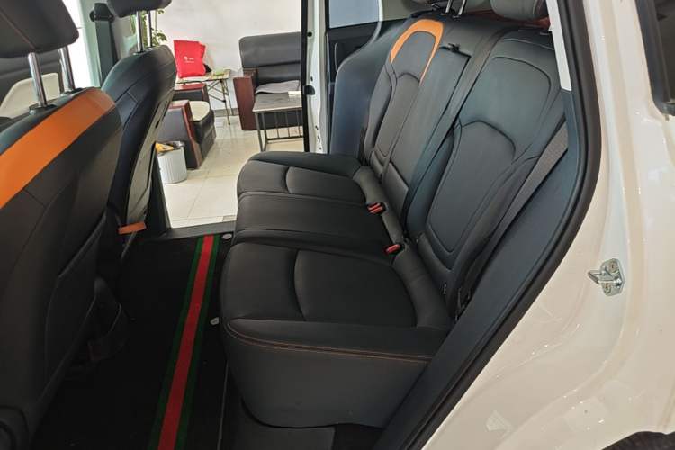 Used Bestune NAT 2022 Comfortable Travel Battery-Swap Version 100kW 401km Left Rear Seat