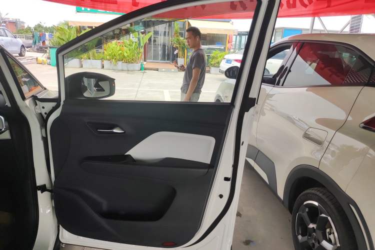 Used Bestune NAT 2022 Comfortable Travel Battery-Swap Version 100kW 401km Right Front Door Interior