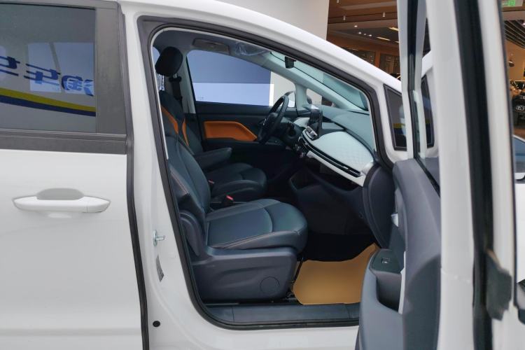 Used Bestune NAT 2022 Comfortable Travel Battery-Swap Version 100kW 401km Right Front Seat