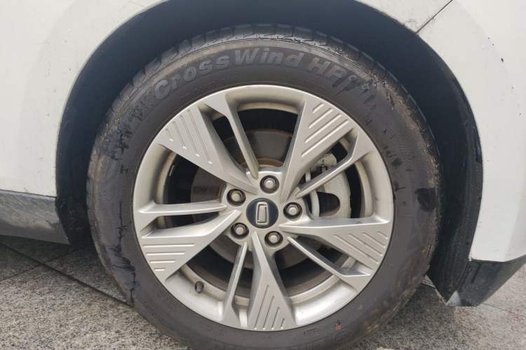 Used Bestune NAT 2022 Comfortable Travel Rental Edition Right Front Wheel Hub