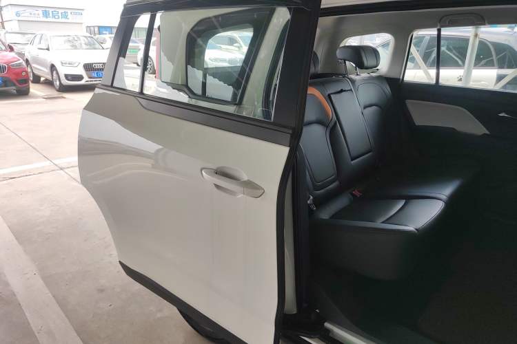 Used Bestune NAT 2022 Comfortable Travel Battery-Swap Version 100kW 401km Right Rear Door Interior