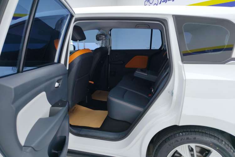 Used Bestune NAT 2022 Comfortable Travel Battery-Swap Version 100kW 401km Right Rear Seat