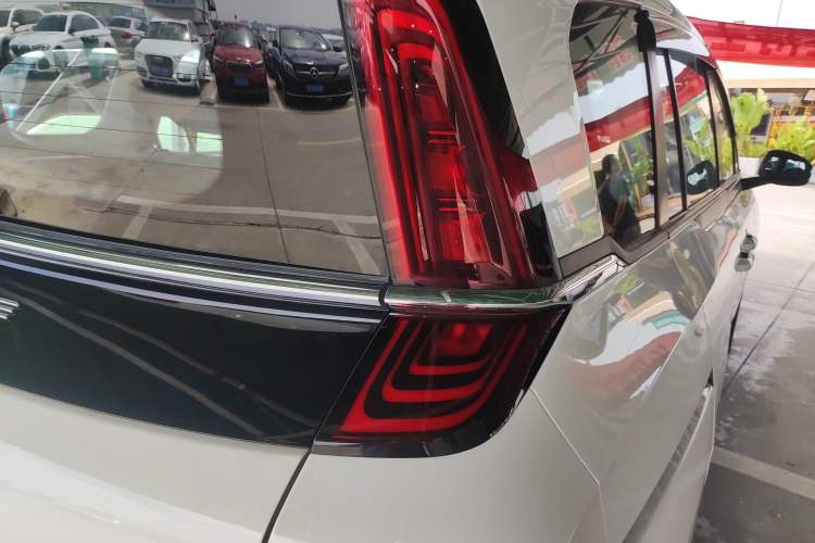 Used Bestune NAT 2022 Comfortable Travel Battery-Swap Version 100kW 401km Right Rear Taillight