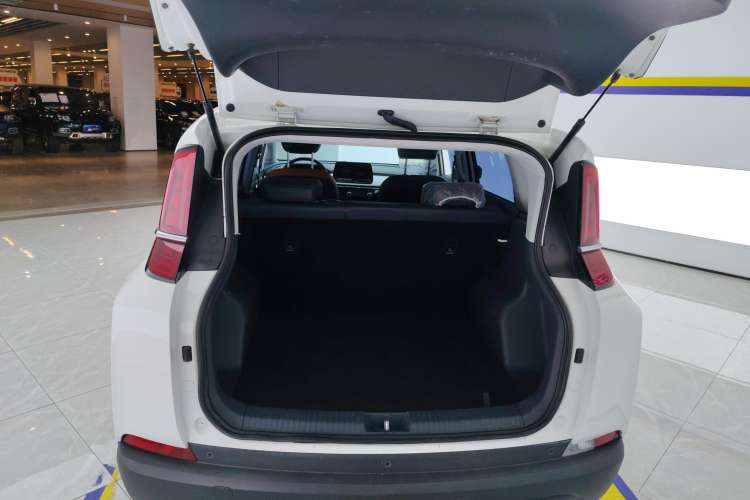 Used Bestune NAT 2022 Comfortable Travel Battery-Swap Version 100kW 401km Trunk