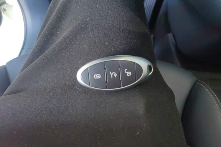 Used Bestune NAT 2022 Comfortable Travel Battery-Swap Version 100kW 401km Vehicle Key
