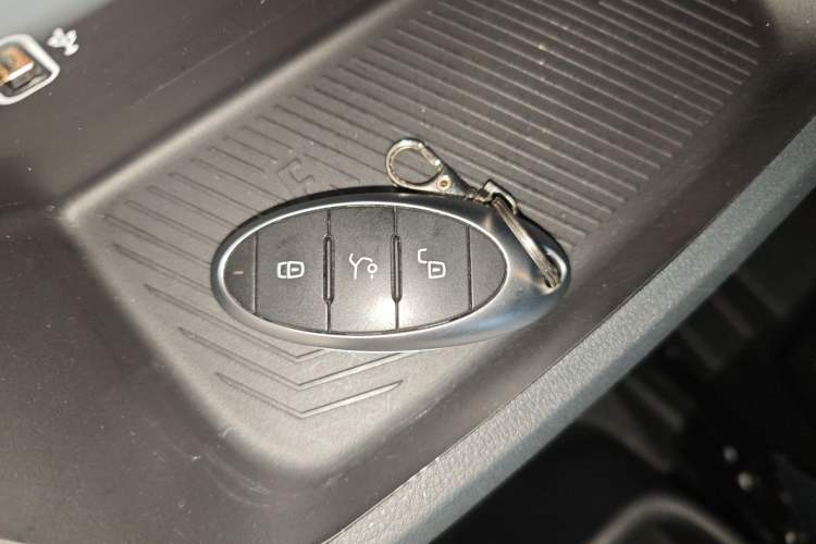 Used Bestune NAT 2022 Comfortable Travel Battery-Swap Version 100kW 401km Vehicle Key