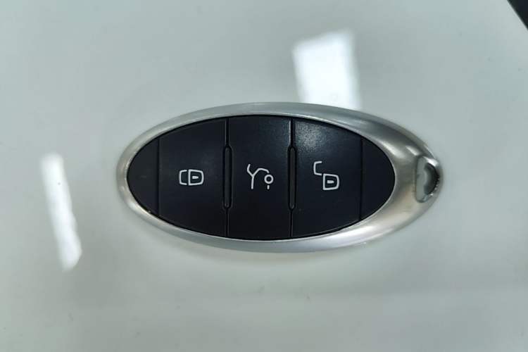 Used Bestune NAT 2022 Comfortable Travel Rental Edition Vehicle Key