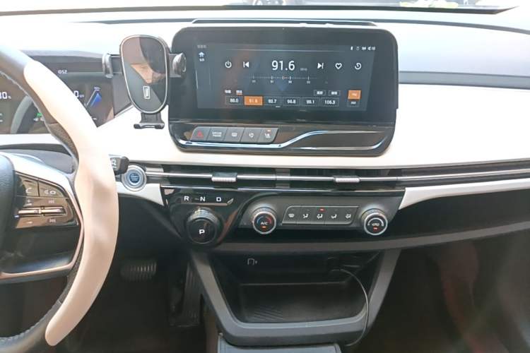 Used Bestune NAT 2023 PRO Comfortable Travel Extended Range Battery-Swap Version 401km Audio And AC Panel
