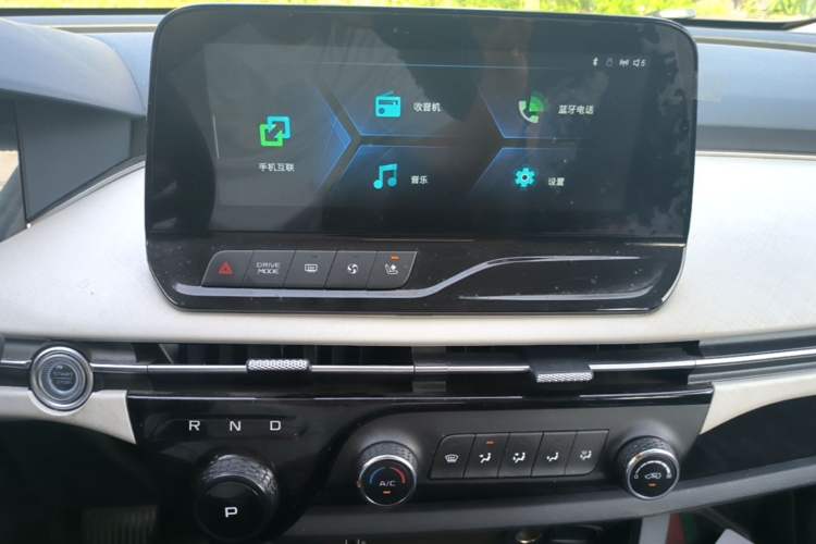 Used Bestune NAT 2023 PRO Comfortable Travel Extended Range Battery-Swap Version 401km Audio And AC Panel