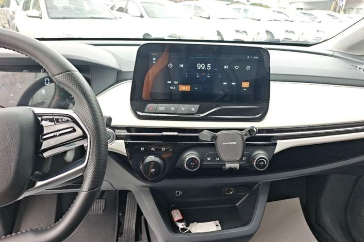 Used Bestune NAT 2023 PRO Comfortable Travel Extended Range Battery-Swap Version 401km Audio And AC Panel