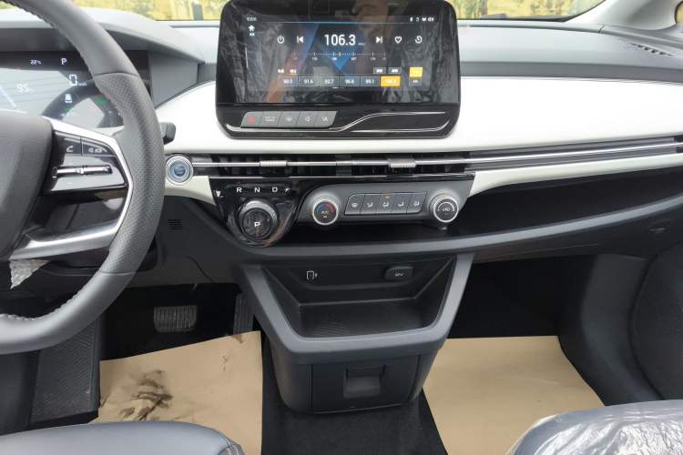 Used Bestune NAT 2023 PRO Comfortable Travel Extended Range Battery-Swap Version 401km Audio And AC Panel