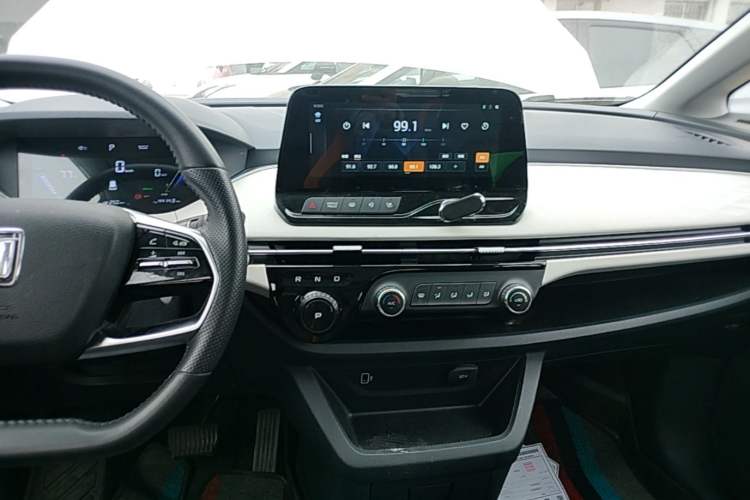 Used Bestune NAT 2023 PRO Comfortable Travel Extended Range Battery-Swap Version 401km Audio And AC Panel