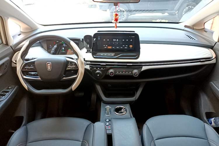 Used Bestune NAT 2023 PRO Comfortable Travel Extended Range Battery-Swap Version 401km Center Console