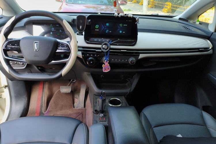 Used Bestune NAT 2023 PRO Comfortable Travel Extended Range Battery-Swap Version 401km Center Console