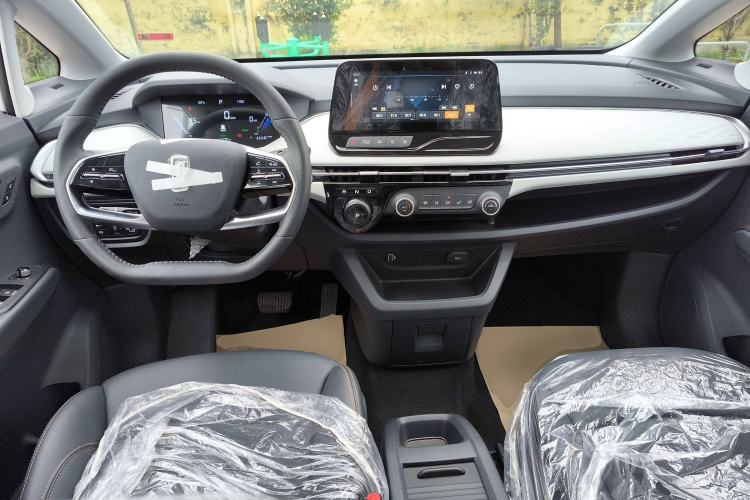 Used Bestune NAT 2023 PRO Comfortable Travel Extended Range Battery-Swap Version 401km Center Console