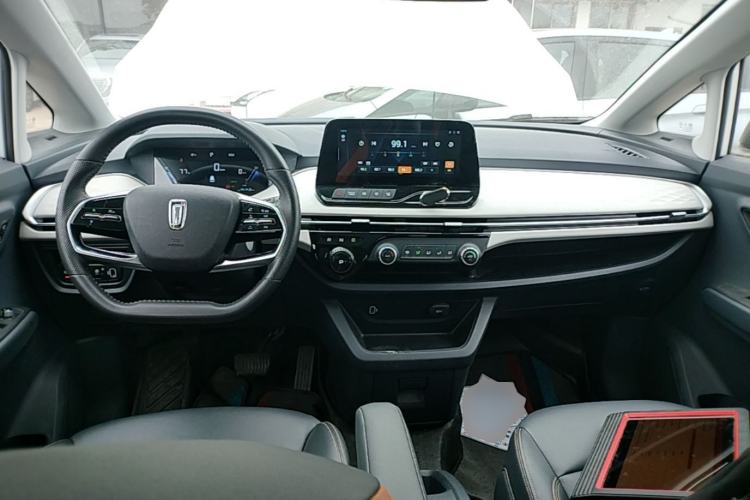 Used Bestune NAT 2023 PRO Comfortable Travel Extended Range Battery-Swap Version 401km Center Console