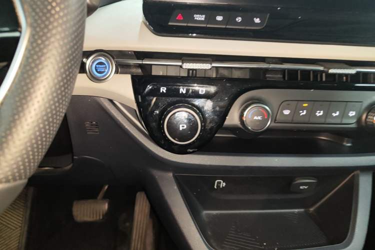 Used Bestune NAT 2023 PRO Comfort Travel Edition 419km Gear Lever