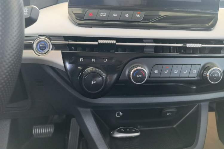 Used Bestune NAT 2023 PRO Comfort Travel Edition 419km Gear Lever