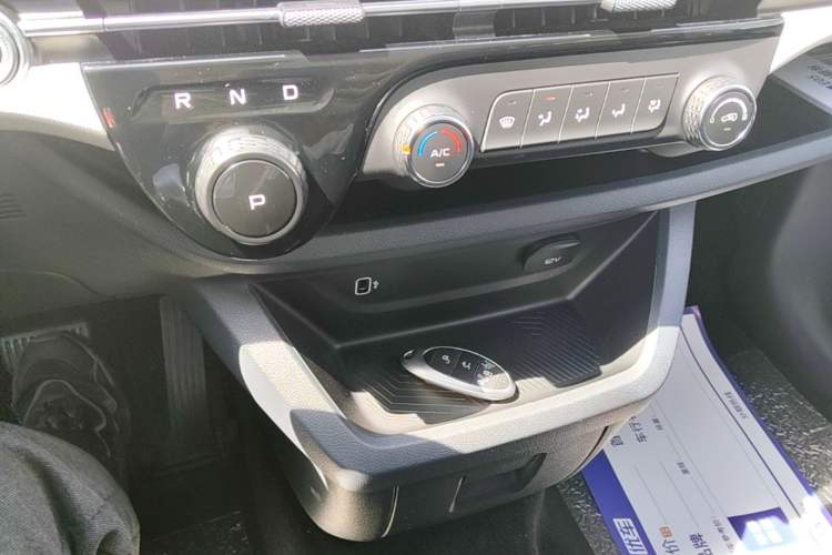Used Bestune NAT 2023 PRO Comfort Travel Edition 419km Gear Lever