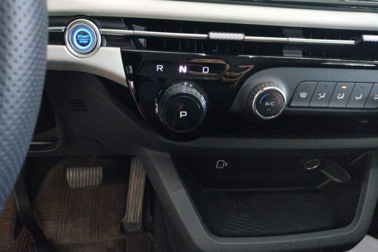 Used Bestune NAT 2023 PRO Comfort Travel Edition 419km Gear Lever