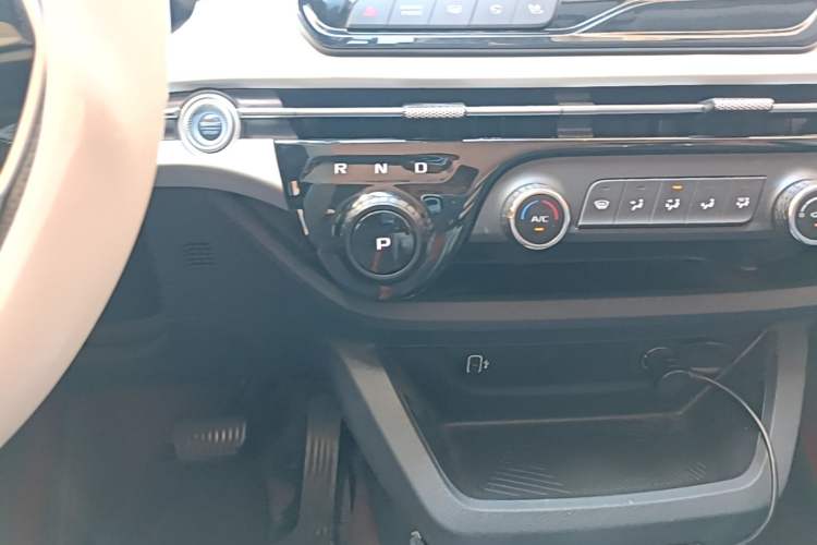 Used Bestune NAT 2023 PRO Comfortable Travel Extended Range Battery-Swap Version 401km Gear Lever
