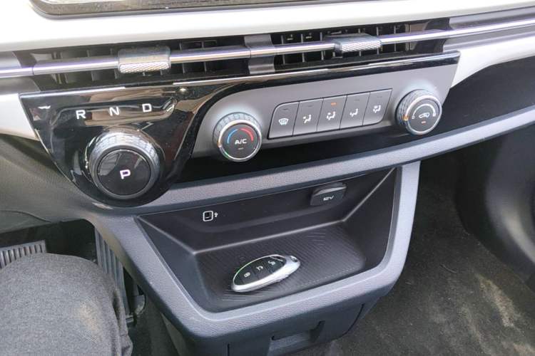 Used Bestune NAT 2023 PRO Comfort Travel Edition 419km Gear Lever
