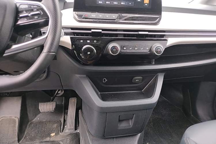Used Bestune NAT 2023 PRO Comfortable Travel Battery-Swap Version 401km Gear Lever