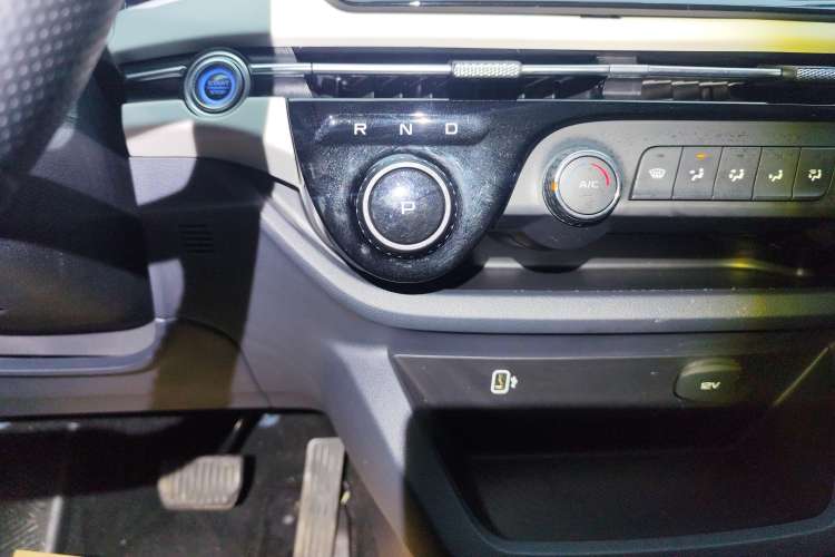Used Bestune NAT 2023 PRO Comfort Travel Edition 419km Gear Lever