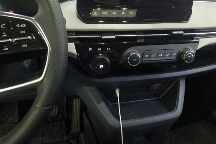 Used Bestune NAT 2023 PRO Comfortable Travel Extended Range Battery-Swap Version 401km Gear Lever