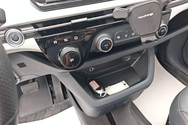 Used Bestune NAT 2023 PRO Comfortable Travel Extended Range Battery-Swap Version 401km Gear Lever