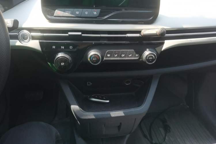 Used Bestune NAT 2023 PRO Comfort Travel Edition 425km Gear Lever