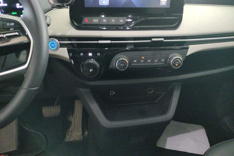 Used Bestune NAT 2023 PRO Comfort Travel Edition 419km Gear Lever
