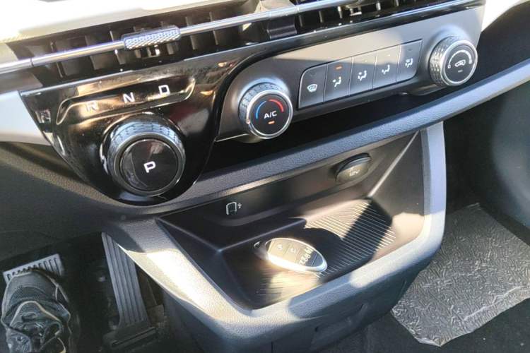 Used Bestune NAT 2023 PRO Comfort Travel Edition 419km Gear Lever