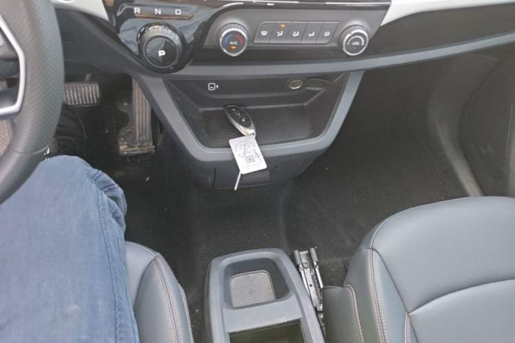 Used Bestune NAT 2023 PRO Comfort Travel Edition 419km Gear Lever