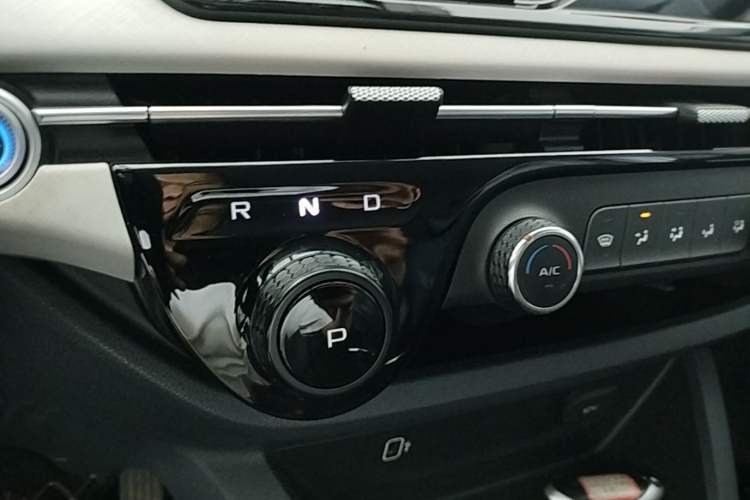 Used Bestune NAT 2023 PRO Comfort Travel Edition 419km Gear Lever