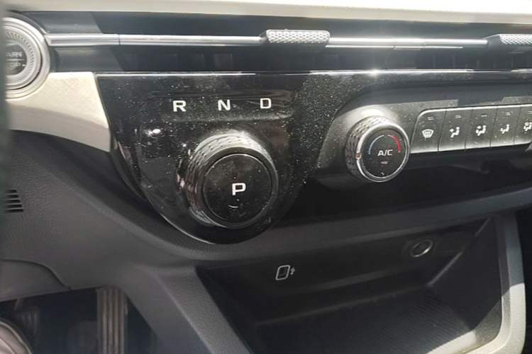 Used Bestune NAT 2023 PRO Comfort Travel Edition 425km Gear Lever