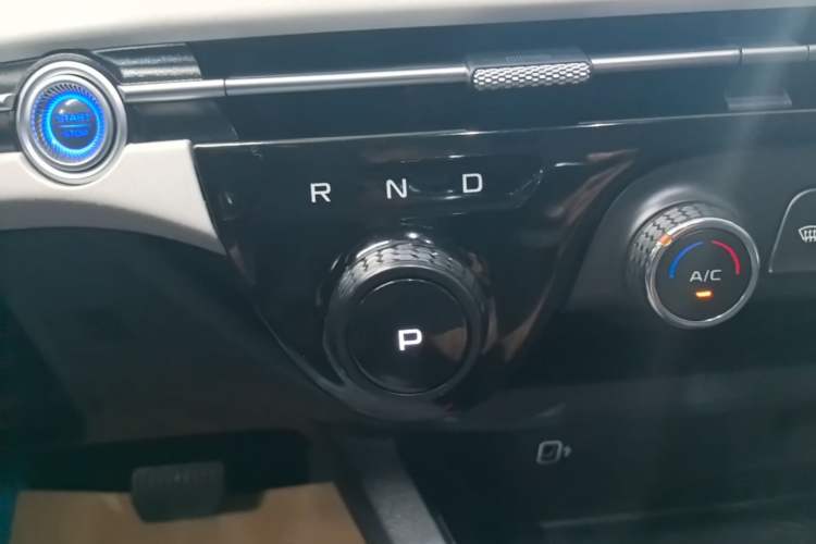 Used Bestune NAT 2023 PRO Comfort Travel Edition 419km Gear Lever