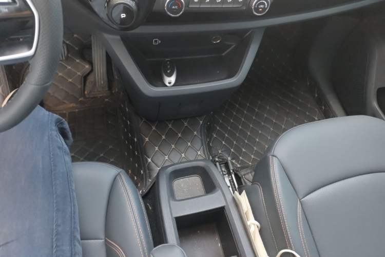 Used Bestune NAT 2023 PRO Comfort Travel Edition 419km Gear Lever